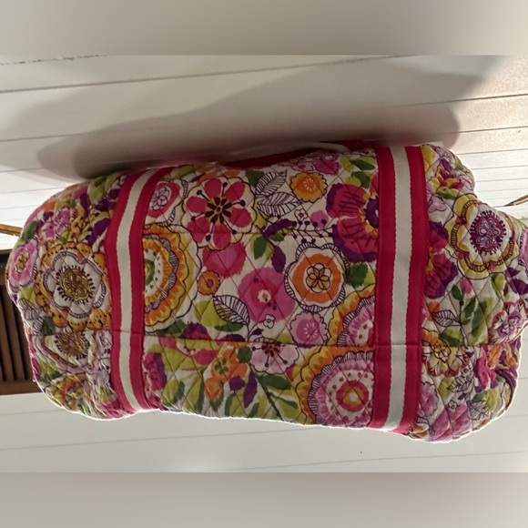Vera Bradley Round Tote duffle large - Picture 4 of 9